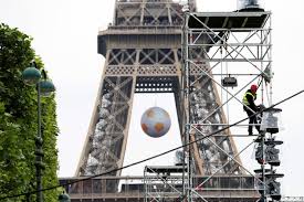 Exaggeration in Number of Security Forces Guarding Eiffel Tower, Louvre Draws Question Marks