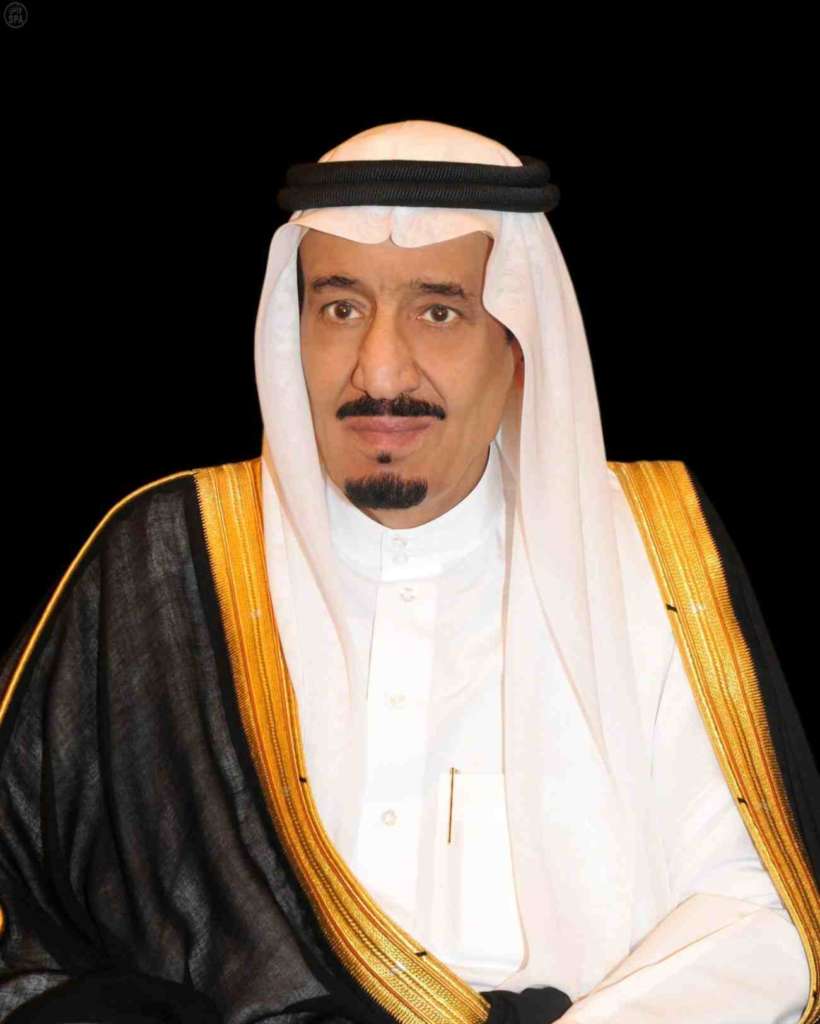 King Salman Receives Princes, Scholars, Ministers, Military Officials