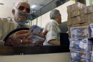 A client counts his money at Al-Rafidain bank in BaghdadJune 21, 2009. Total bank deposits in February -- the latest figures available -- jumped by half to 36.6 trillion Iraqi dinars ($31 billion) from a year before, and loans surged 65 percent to 5.1 trillion dinars over the same period, central bank data show.