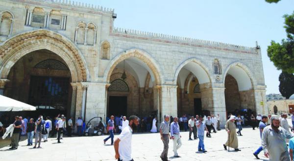 Clashes and Arrests in the Al-Aqsa Mosque at the End of Ramadan