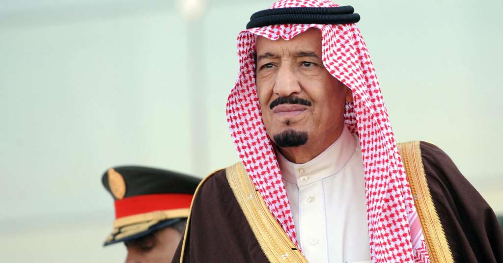 King Salman Performs Eid Prayers in Makkah