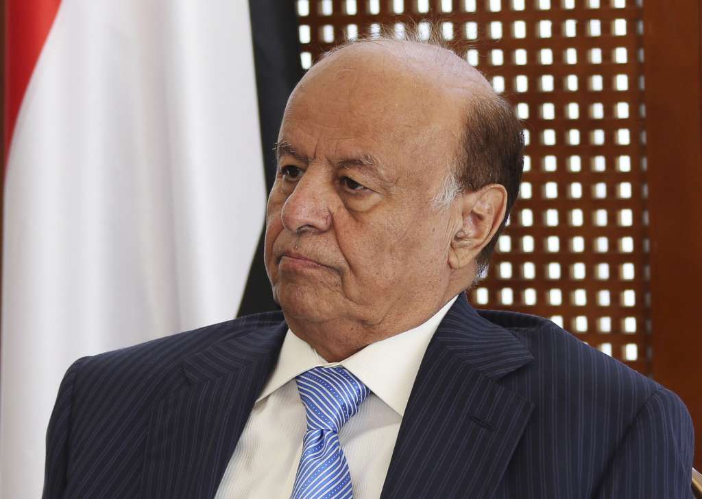 Hadi Decides to Move Parliament Meetings to Aden, Abolishes Houthi Measures