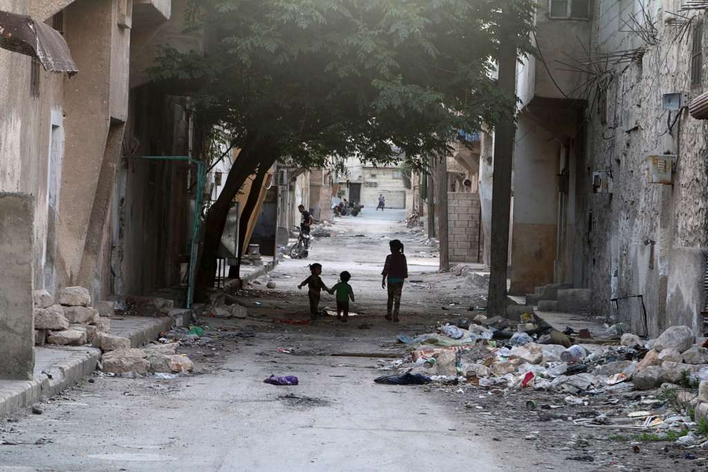 Violence Persists as Syrian Regime Cuts Only Road into Rebel-held Aleppo