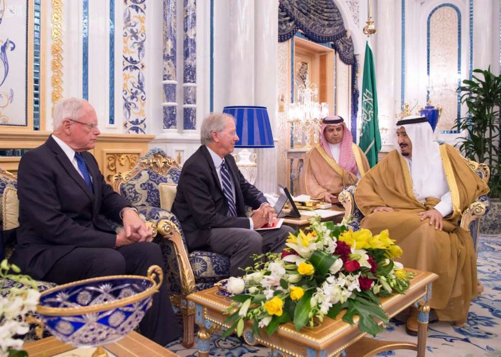 Custodian of the Two Holy Mosques Receives U.S. Delegation