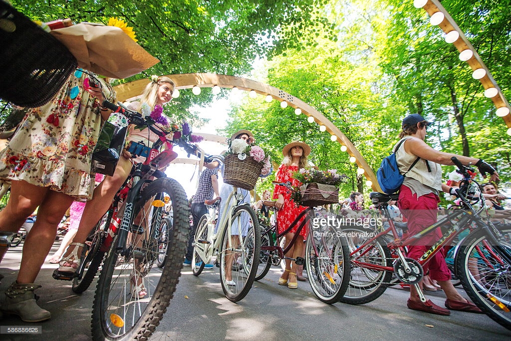 Russia Organizes ‘Ladies on Bicycles’ Parade