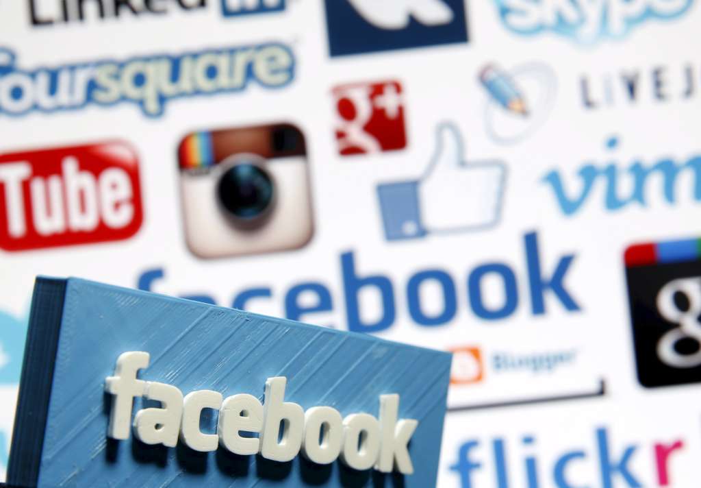 Iran Rounds up 450 Social Network Users