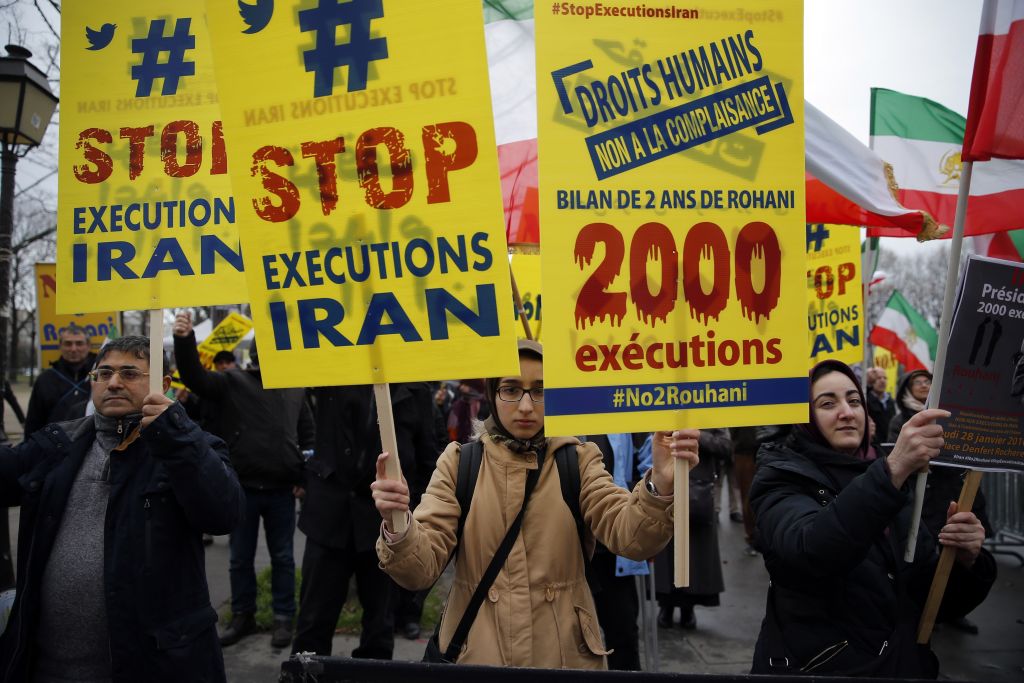 New York: Angry Protesters Call for Liberating Iran from Rouhani’s Regime