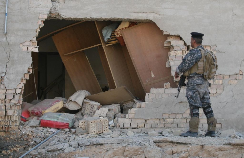 Gun, Suicide Bomb Attacks Kill 12 in Iraq’s Tikrit