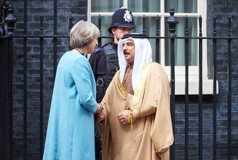 King Hamad Invites Theresa May to Join GCC Summit
