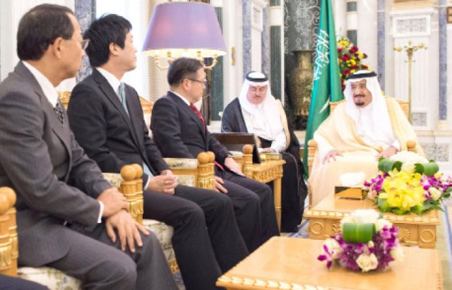 Custodian of the Two Holy Mosques Receives Japanese Delegation