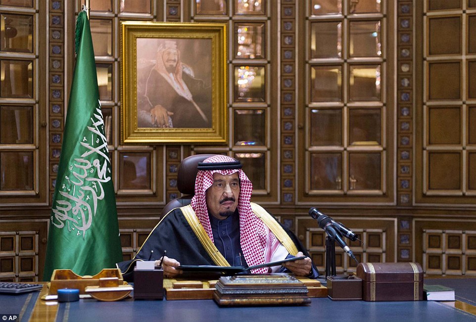 King Salman Chairs Saudi Cabinet Session