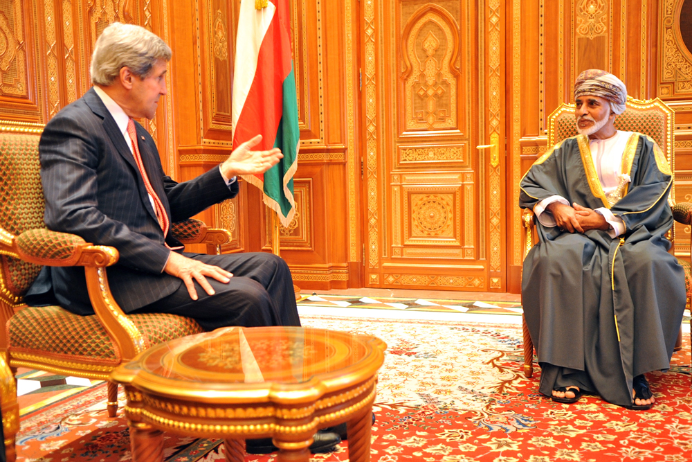 Kerry Holds Discussions with Houthi Officials in Muscat