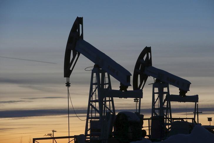 Oil Fluctuates in Thin Trading as America Votes for President