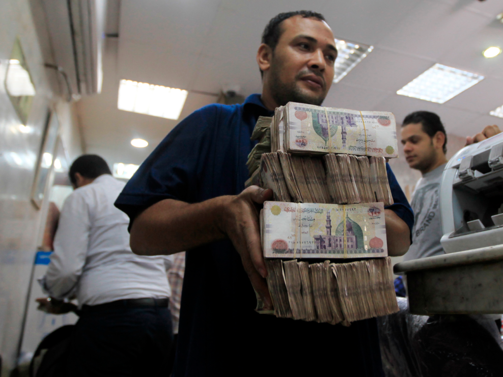 Sale Season Prompts Question on Egypt’s Poverty