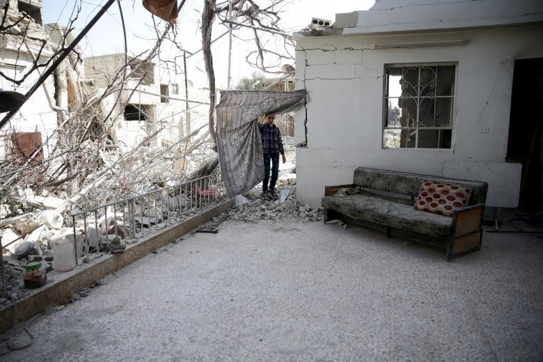 Syrian Regime Empties Two Villages in Damascus Suburbs