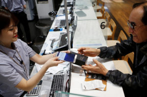 A customer exchanging his Samsung Galaxy Note 7 in Seoul, South Korea, in October.