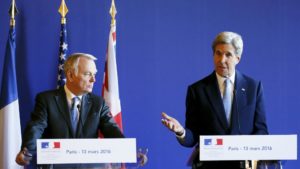 French Foreign Minister Jean-Marc Ayrault (L) and US Secretary of State John Kerry after the Paris talks on Syria.