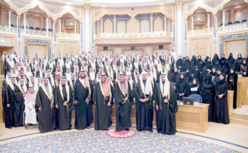 King Salman: We Support Political Solutions to International Crises
