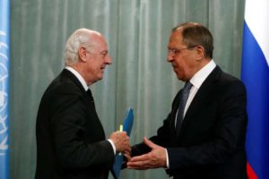 Russian Foreign Minister Sergei Lavrov (R) and United Nations special envoy on Syria Staffan de Mistura attend a news conference after a meeting in Moscow on Tuesday.