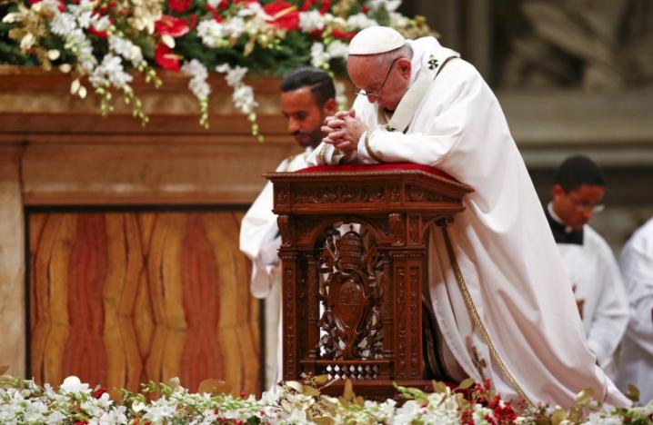 Pope Christmas Message Offers Hope in World Hit by Terrorism, War