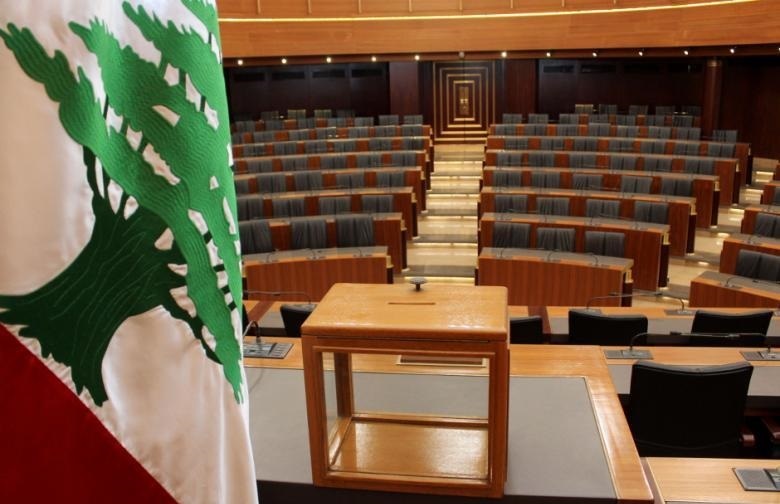 Hariri Cabinet Wins Confidence Vote, Arms File Avoided