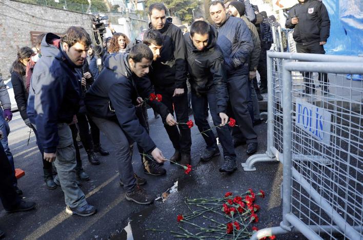 ISIS Claims Istanbul Attack, Gunman Remains at Large