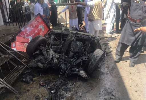 Pakistan Blast Near Mosque Kills at Least 22, Wounds Dozens