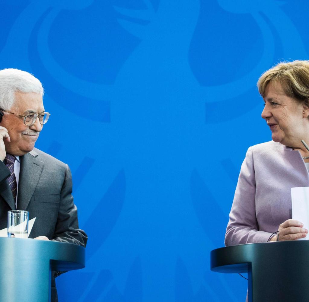 Merkel Sees No ‘Reasonable’ Alternative to Two-State Solution