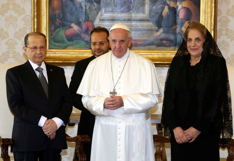 Aoun Asks Pope to Support Lebanon on Regional, International Levels