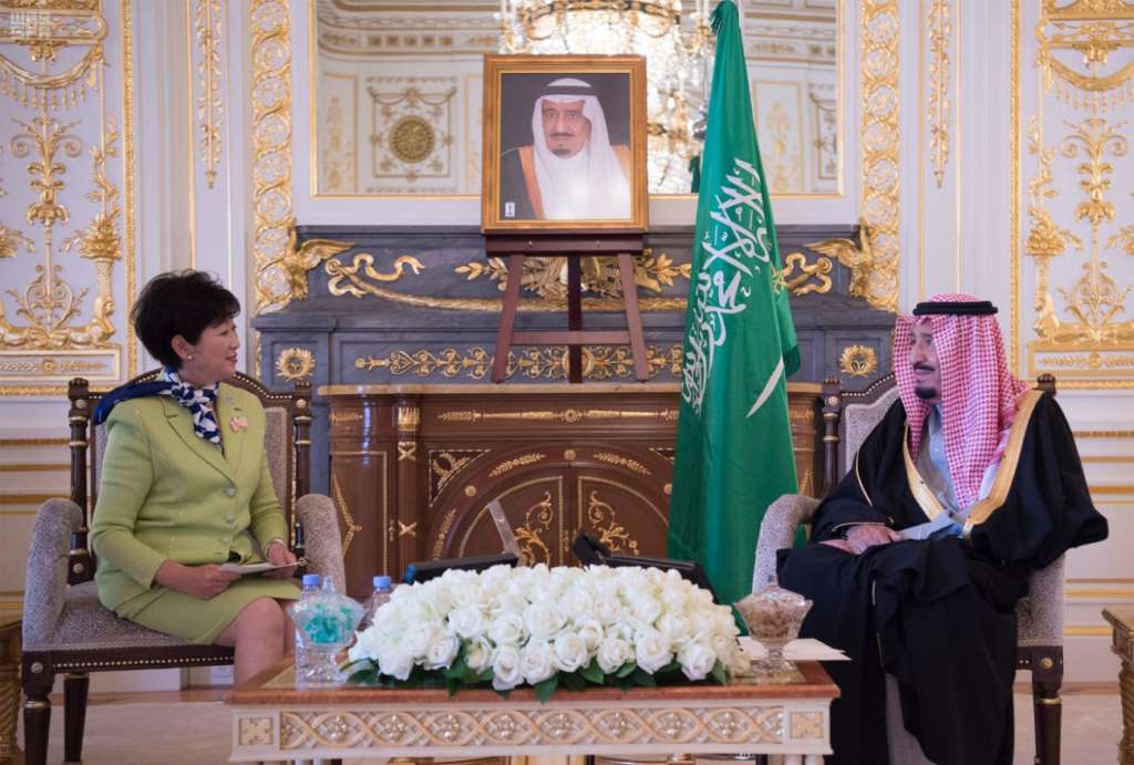 King Salman Reviews Regional Developments with Japanese Officials