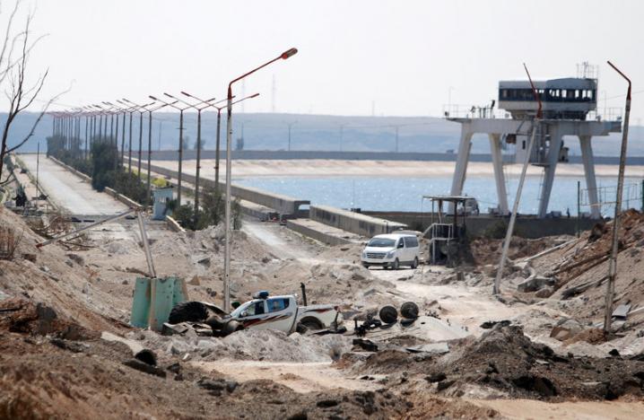 ISIS Shelling Halts Work on Damaged Tabqa Dam