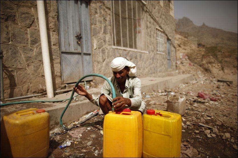 Houthi Putschists Deprive Eight Yemeni Cities from Water
