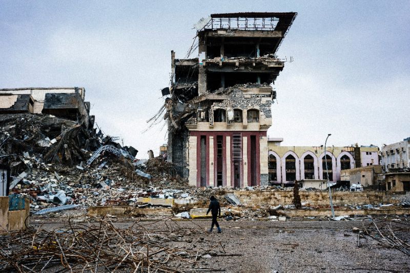 Volunteers Try to Salvage Mosul University after ISIS Destruction