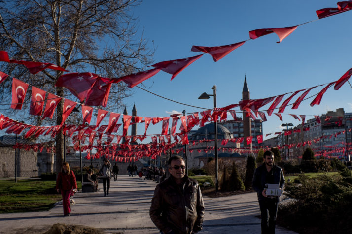 ‘Yes’ Vote Takes Narrow Lead ahead of Sunday’s Turkish Referendum