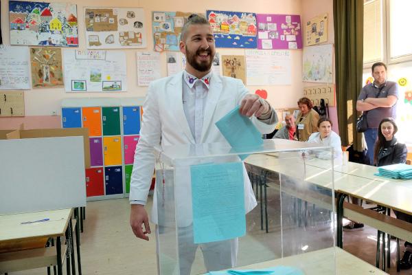 Serbians Vote for New President as PM Likely Favorite