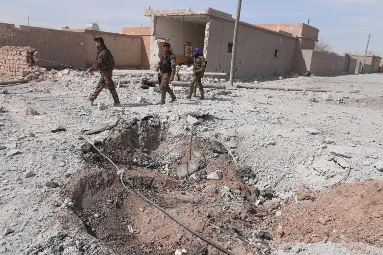 Airstrikes on Raqqa as Syrian Democratic Forces advance in Tabqa