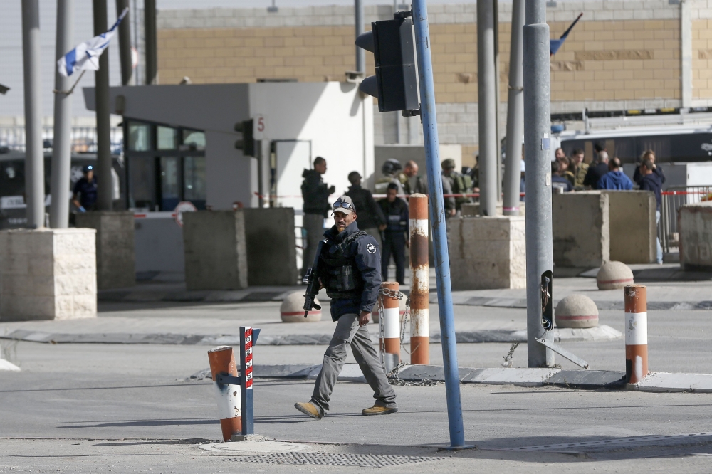 Police: Palestinian Woman Stabs Israeli Guard