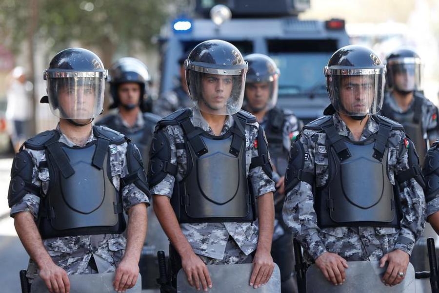 Jordan: Eight Officers Arrested after Death of Detained Man During Investigation