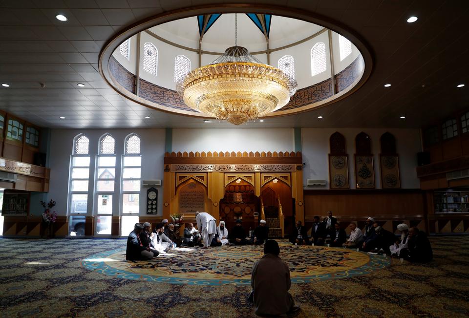 Britain Celebrates Ramadan, Communicates with Muslims on Social Media