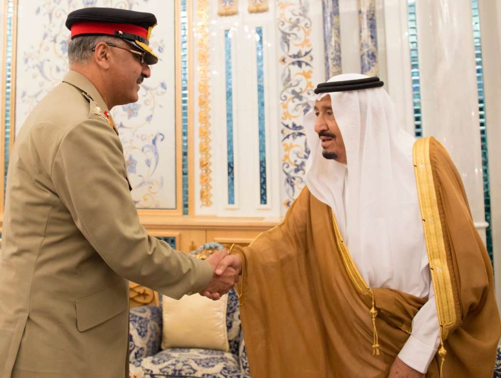 King Salman Receives Chairman of Pakistani Joint Chiefs of Staff