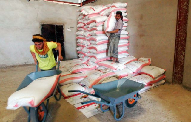 WFP Admits Transferring Rotten Wheat Aid to Aden