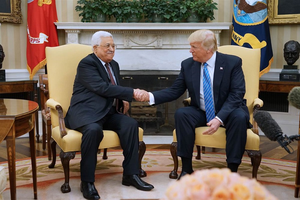 Everyone in the Dark over Trump’s Next Move Following Abbas Meeting