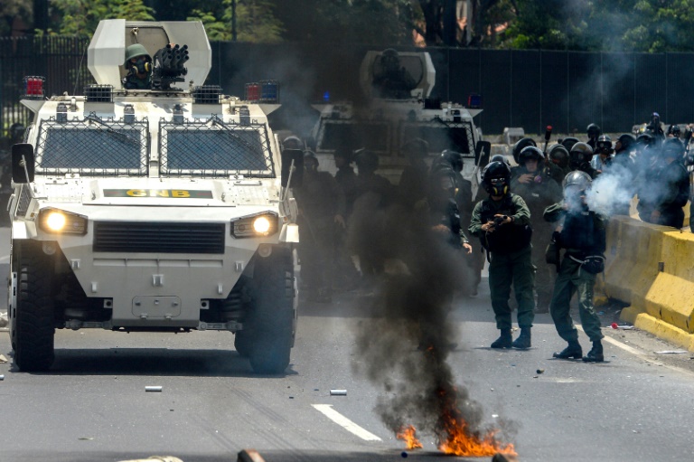 Venezuela Prosecutor Rejects Maduro’s Congress Plan as Protesters Set Man on Fire