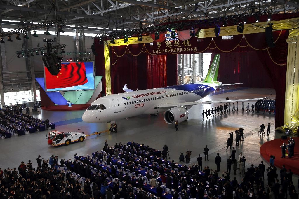 1st Large Made-in-China Passenger Jet takes Off on Maiden Flight