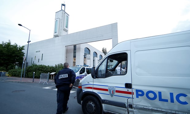 Man Tries to Drive Car Into Crowd In front of French Mosque