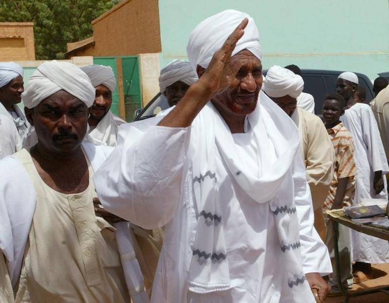 Former Sudan PM al-Mahdi: Lift of US Sanctions will Change Nothing