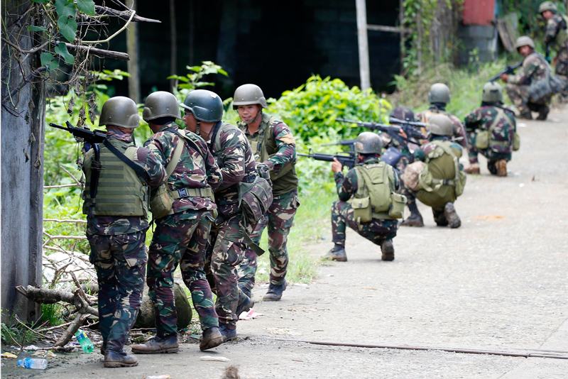 US Forces Assist Philippines in Marawi Battle