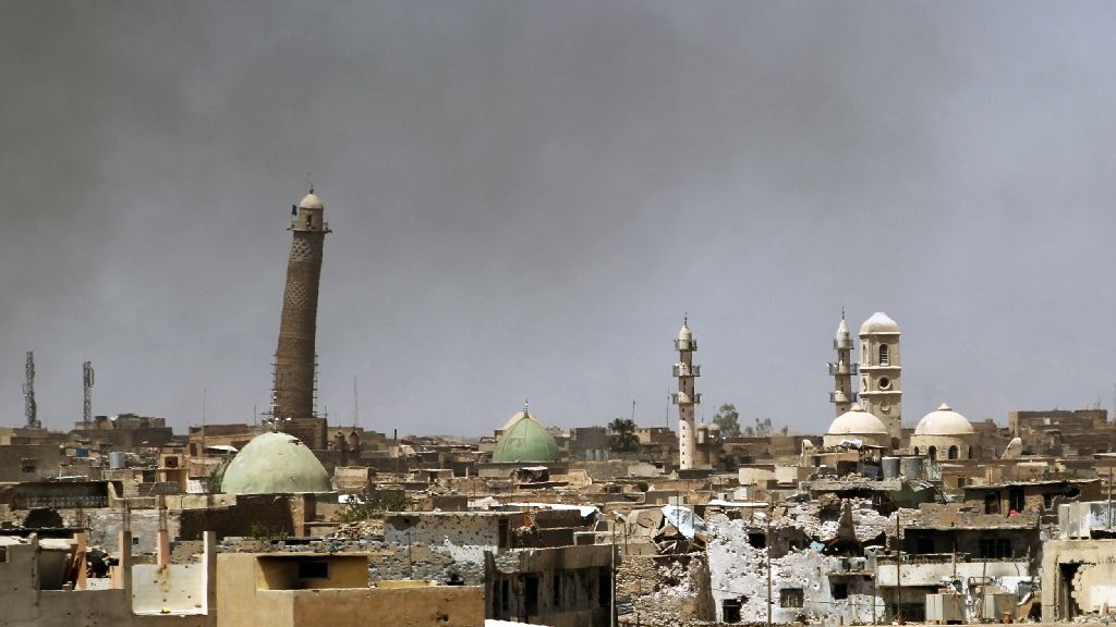 ISIS Destroys Iraq’s ‘Tower of Pisa’ as Iraqi Forces Advance