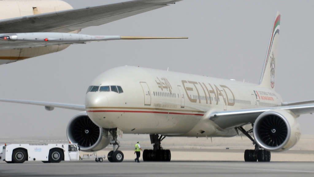 Etihad Airways: Qatari Nationals Banned from Traveling to UAE or Passing Through it