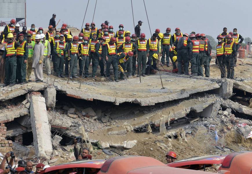 3 Killed in Building Collapse in Pakistan